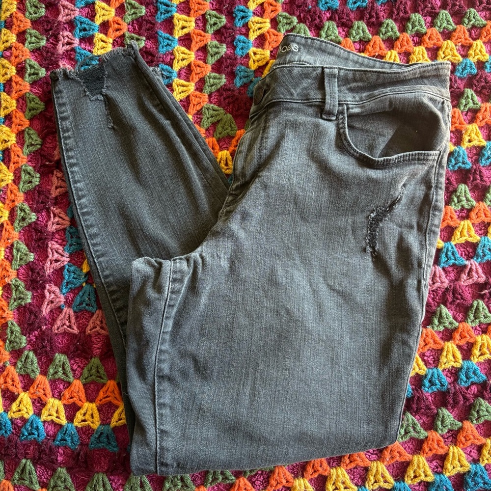 Maurice’s Grey Skinny Ripped Jeans size XL
